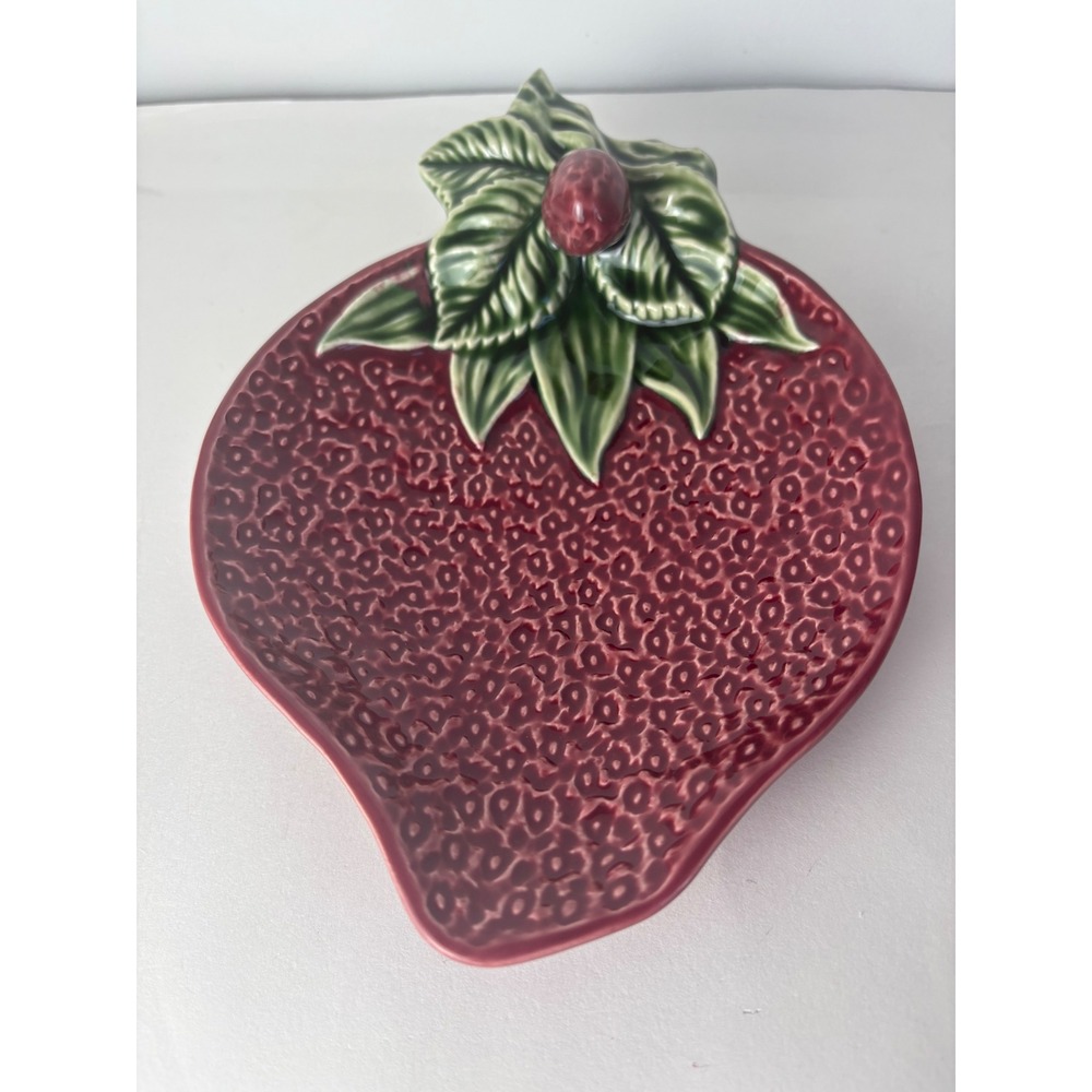 Bordallo Pinheiro Vintage Strawberry Serving Dish Red Majolica Made in Portugal